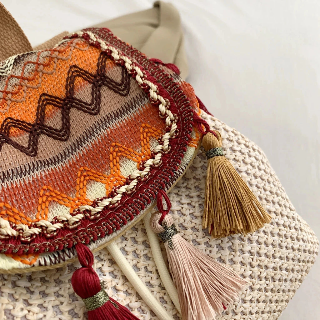 mini mochila boho chic com franjas