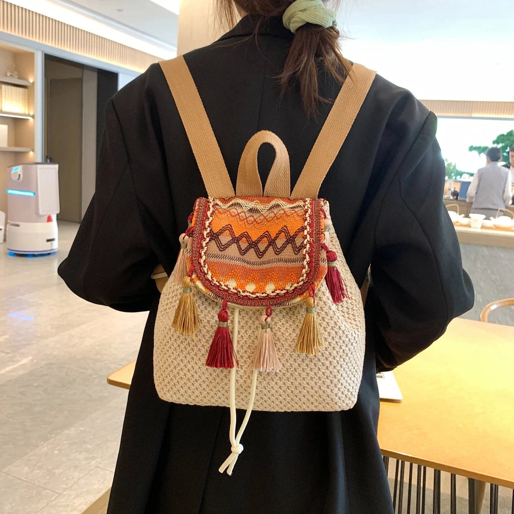 mini mochila boho com franja