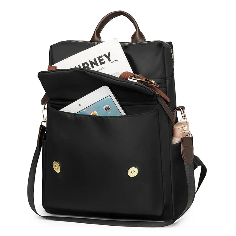 Mochila Elegante com Aba e Fivelas