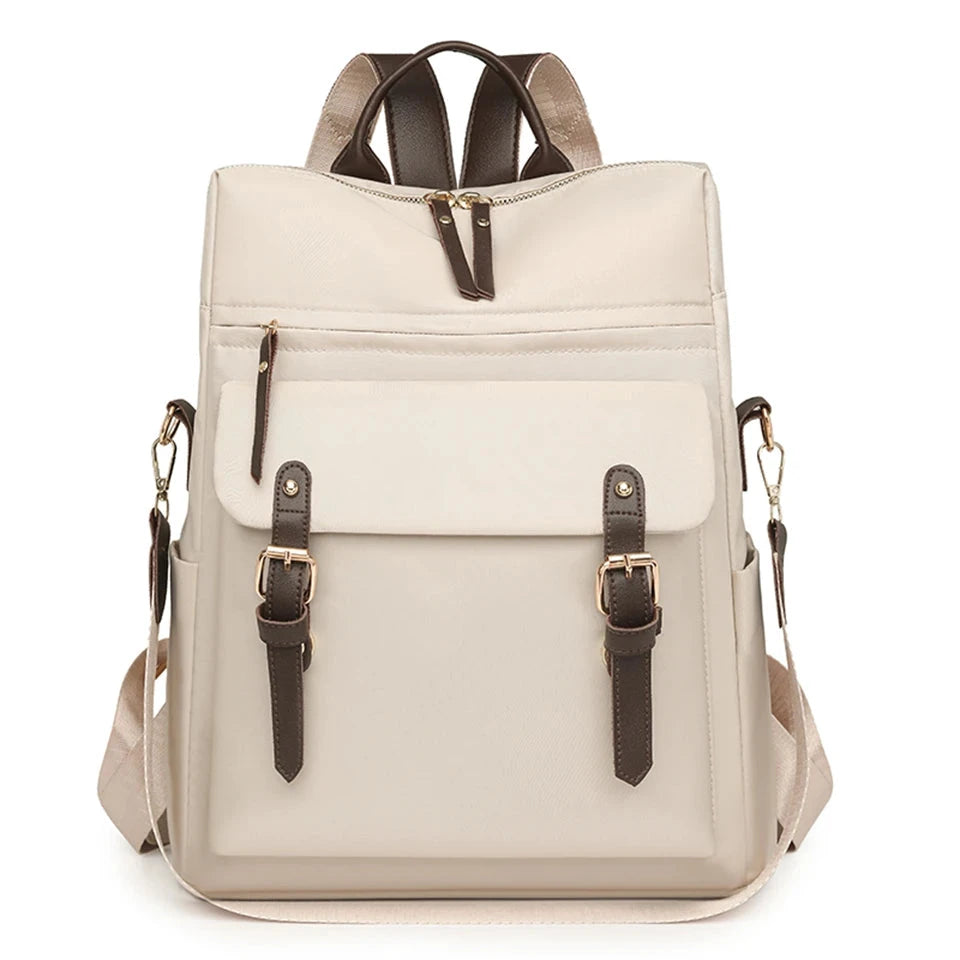 Mochila Elegante com Fivelas Decorativas