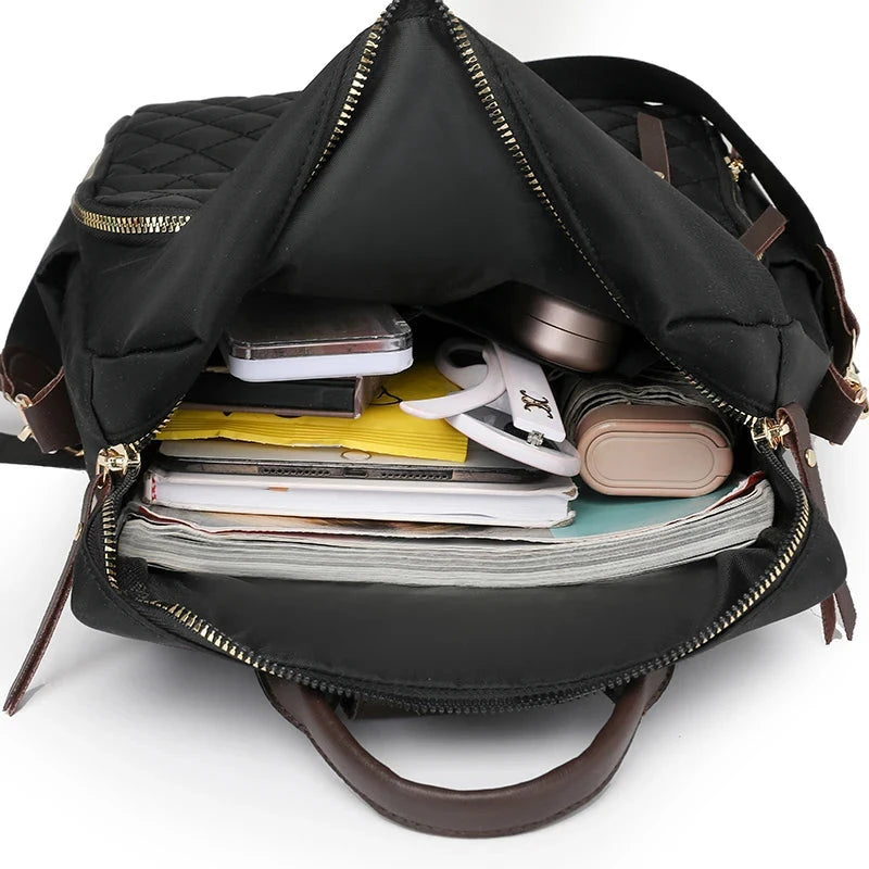 Mochila Feminina Elegante com Fivelas