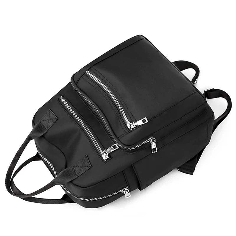 Mochila Estilosa com Zíperes Frontais Preta