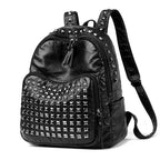 pequena mochilas com tachas feminina