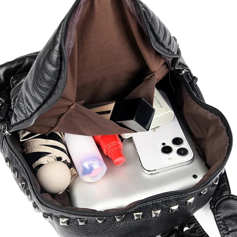 mochila pequena com tachas feminina preto