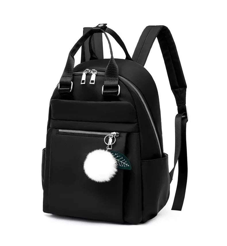 mochila pompom preta