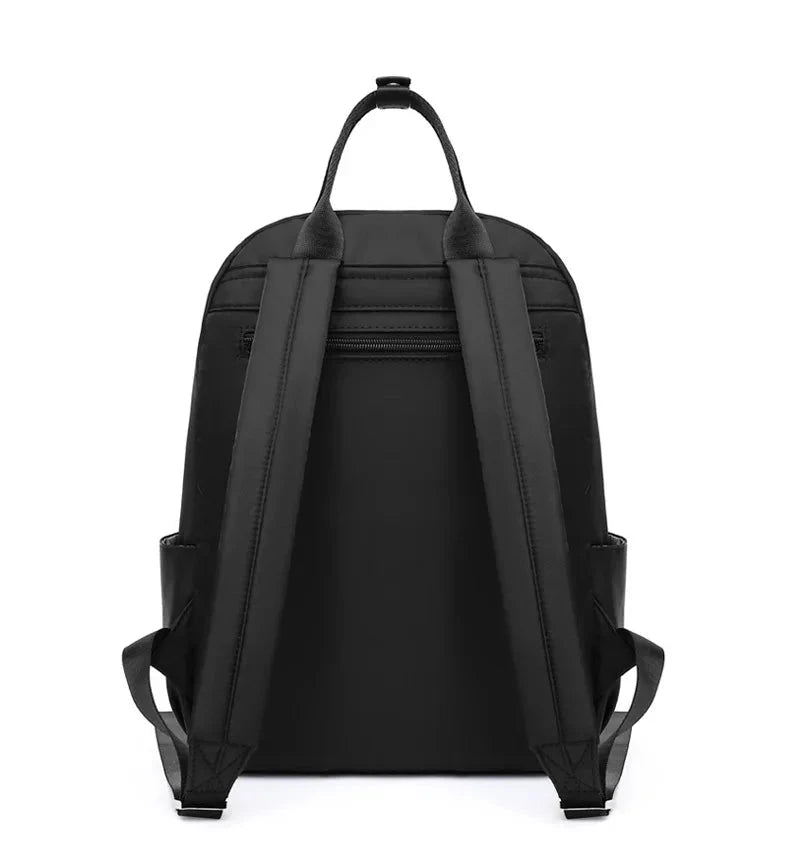 mochila com pompom feminina
