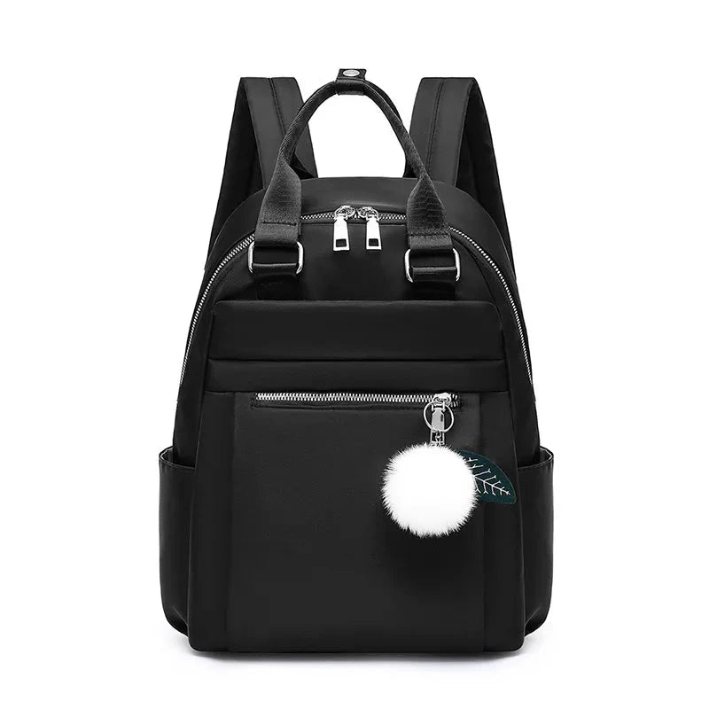 mochila com pompom preta